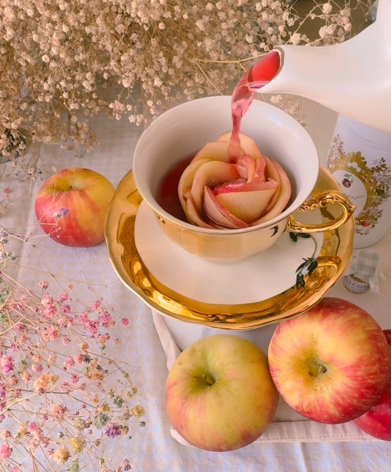 Snow White’s Golden Mirror Teacup